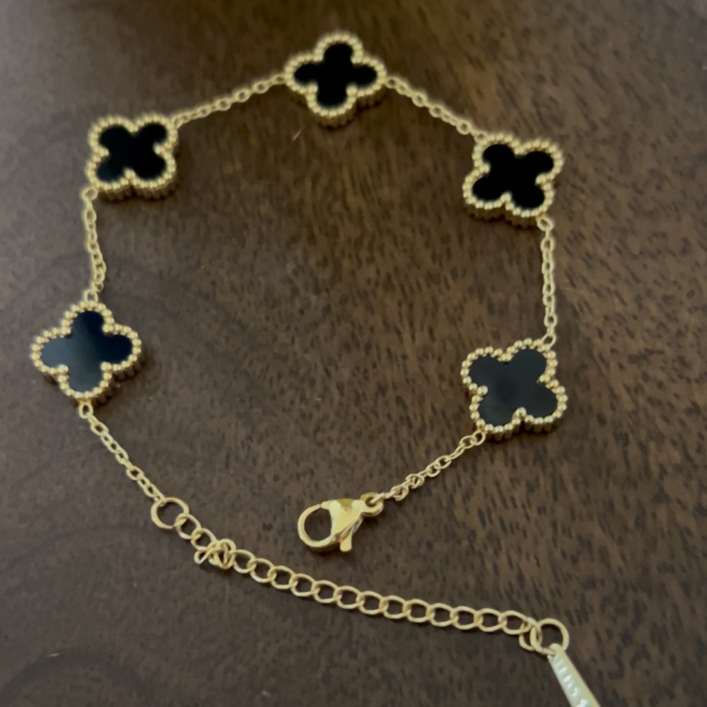 Elegant Gold and Black Clover Bracelet